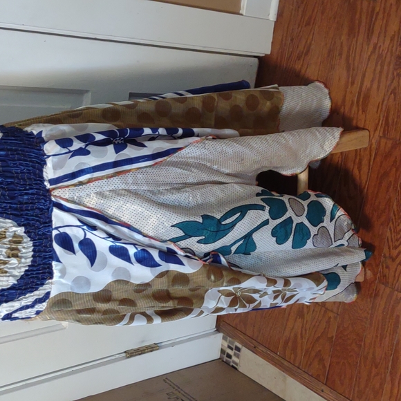 Beautiful Silk Skirt w/2 layers and scrunchy waist - Picture 5 of 6